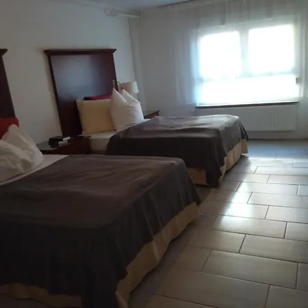 Monteurwohnung Mit 2 Schlafzimmern, Kueche, Bad Chociebuż