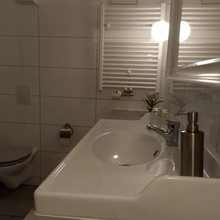 Monteurwohnung Mit 2 Schlafzimmern, Küche, Bad Cottbus