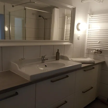 Monteurwohnung Mit 2 Schlafzimmern, Küche, Bad * Cottbus