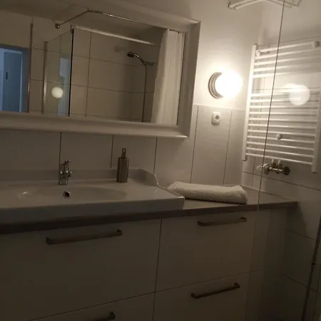 Monteurwohnung Mit 2 Schlafzimmern, Kueche, Bad קוטבוס