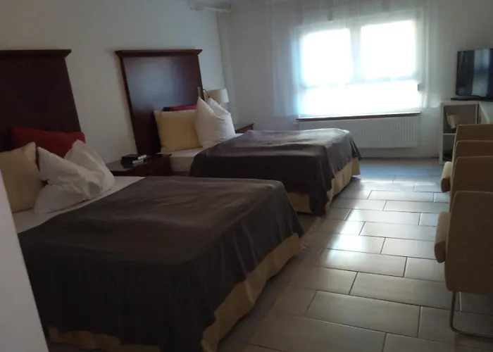 Monteurwohnung Mit 2 Schlafzimmern, Kueche, Bad קוטבוס