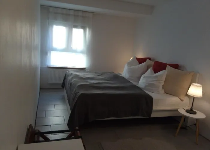 Monteurwohnung Mit 2 Schlafzimmern, Küche, Bad Cottbus