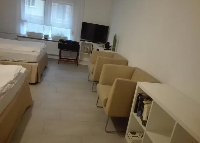 Monteurwohnung Mit 2 Schlafzimmern, Küche, Bad Apartamento Cottbus