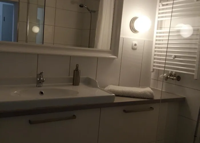 Monteurwohnung Mit 2 Schlafzimmern, Küche, Bad Cottbus